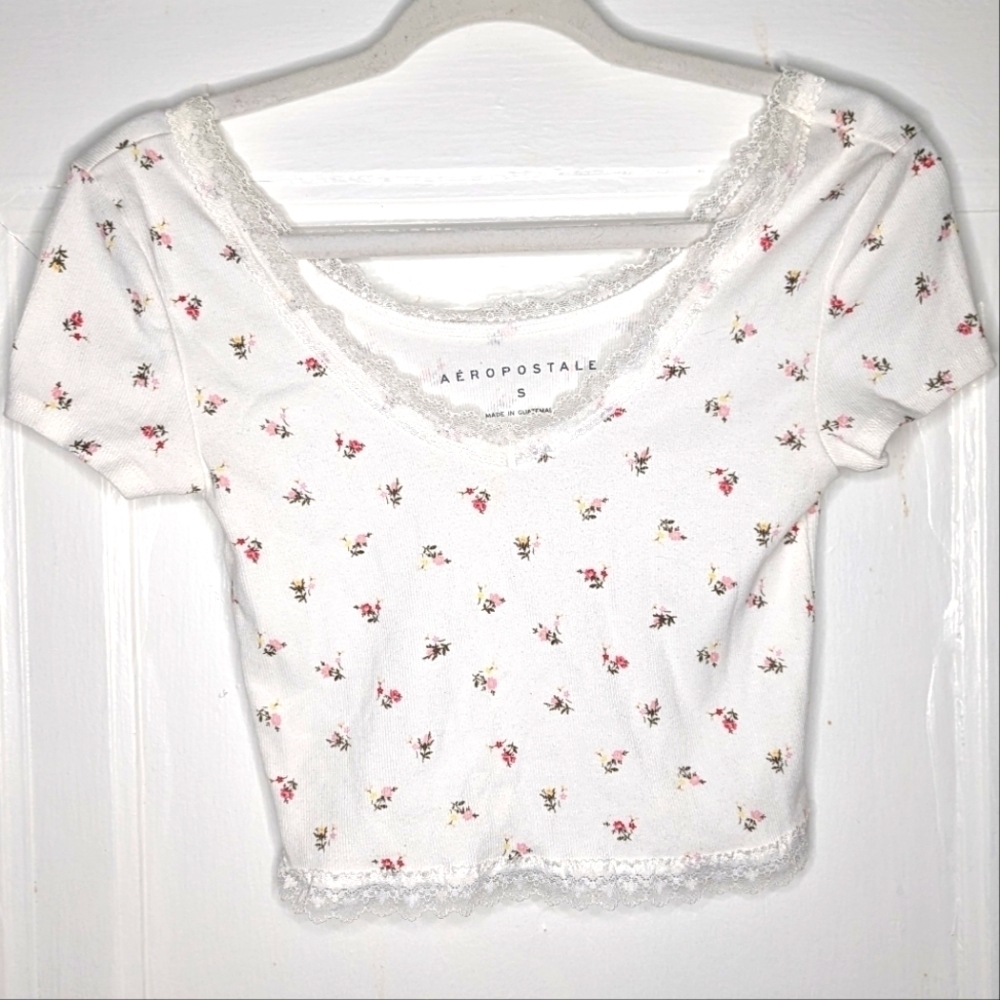 Aeropostale Floral Lace Trim Vneck Crop Tshirt Size Small